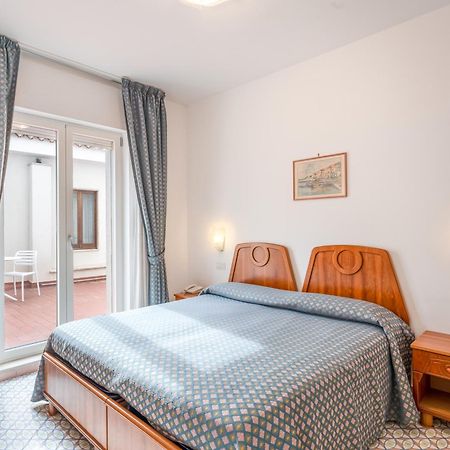 Hotel Eliseo Park'S Sant'Agnello Esterno foto